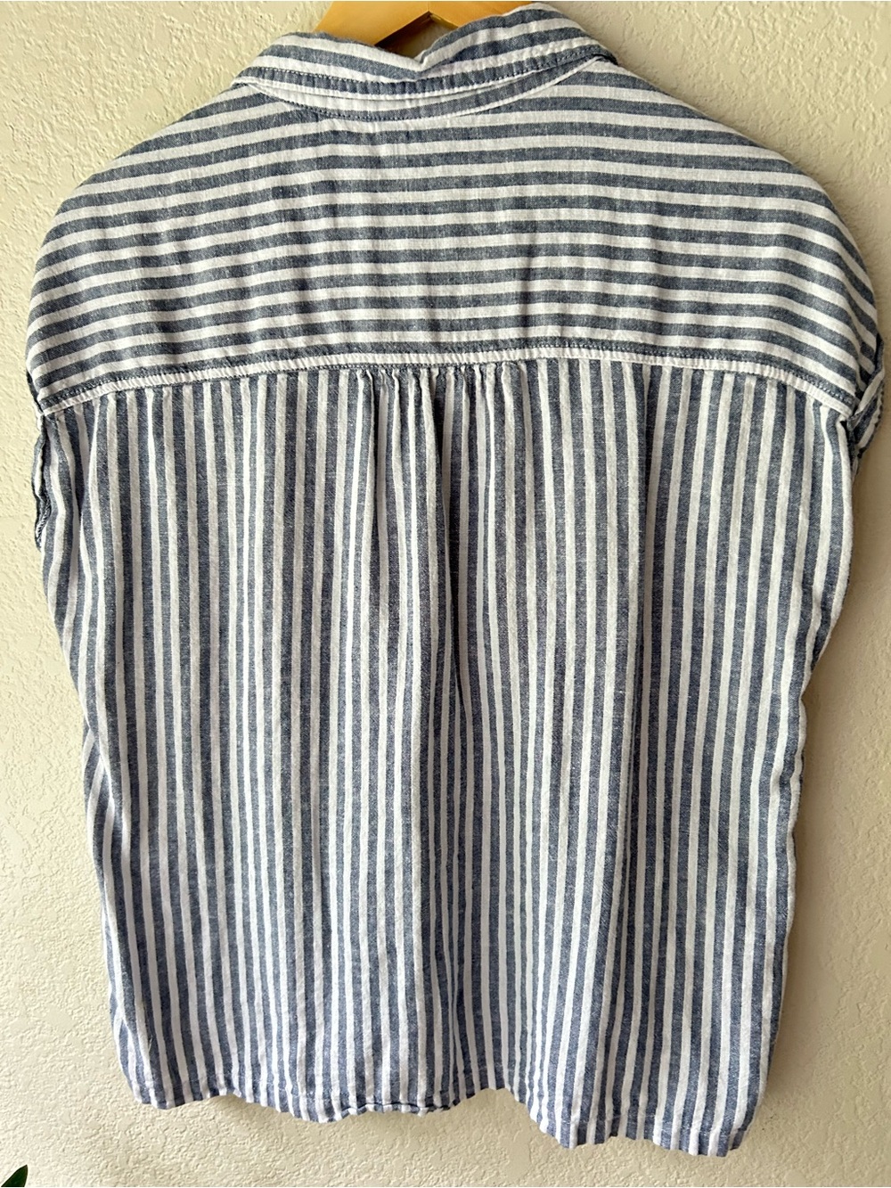 Linen blend Orvis Blue and White Vertical Stripe Button-Down Shirt - Picture 2 of 5